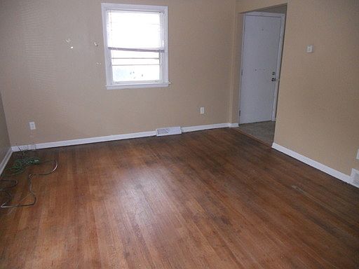 5th image of 3288 Buchanan Ave SW
