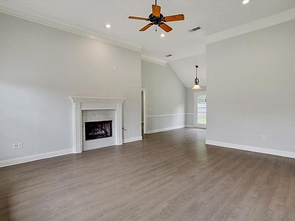 5th image of 428 Wildberry Cir
