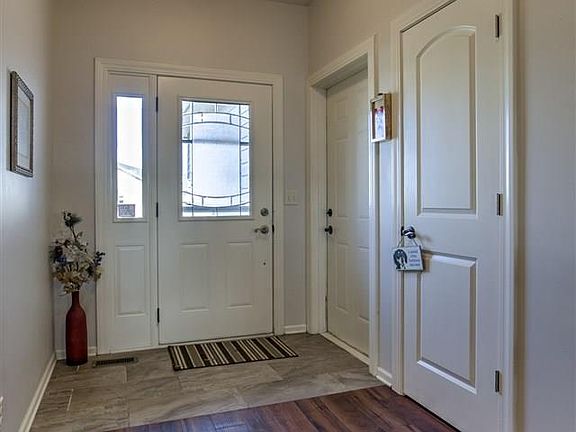 2nd image of 1110 Prairie Hill Cir