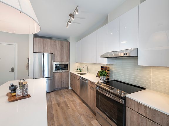 3rd image of 101 Washington St #423