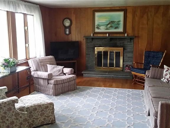3rd image of 76 Bedford Dr