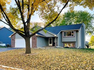 8247 Peony Ln N, Maple Grove, MN 55311