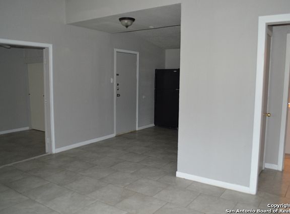 5th image of 587 Overhill Dr