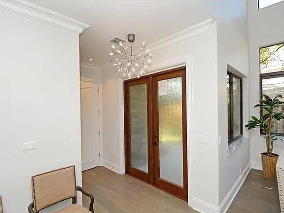 4th image of 2727 NE 14 Street #1