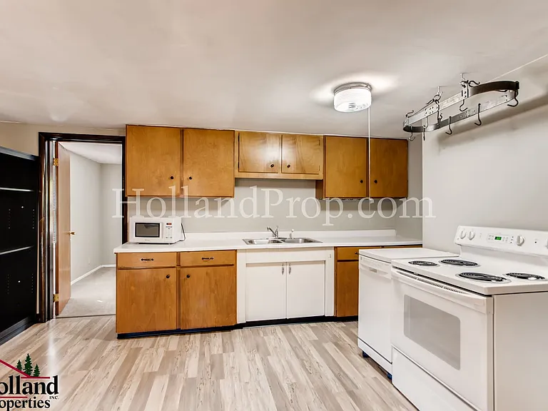 9601 SW 42nd Ave — Photo 3