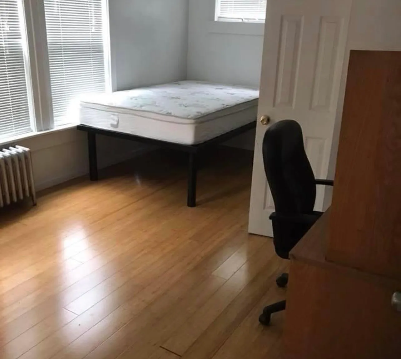 6 bed, 2400 sqft, $4,200 — Photo 4