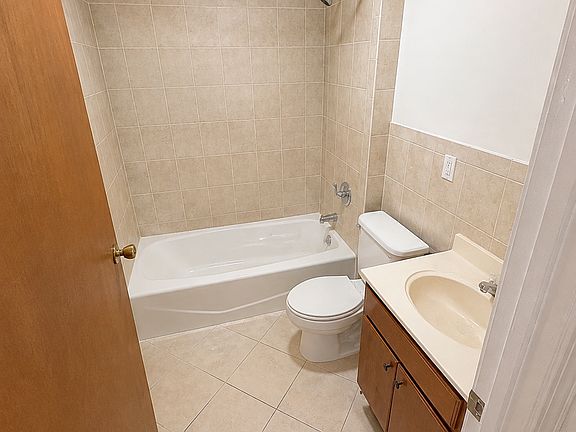 4th image of 1453 Rowland St #1F