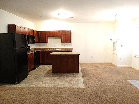 Kitchen & Dining Area