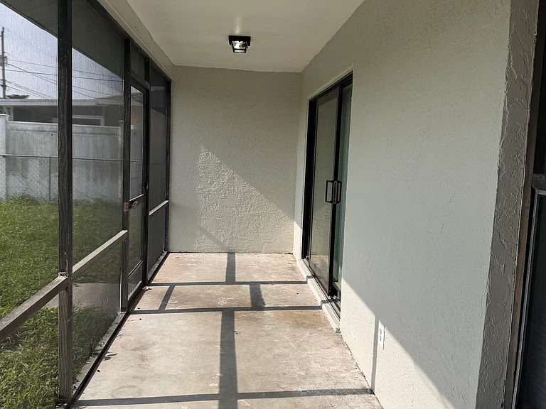 4111 SW 7th Pl — Photo 13