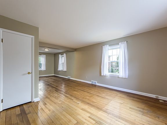 3rd image of 131 Selby Blvd
