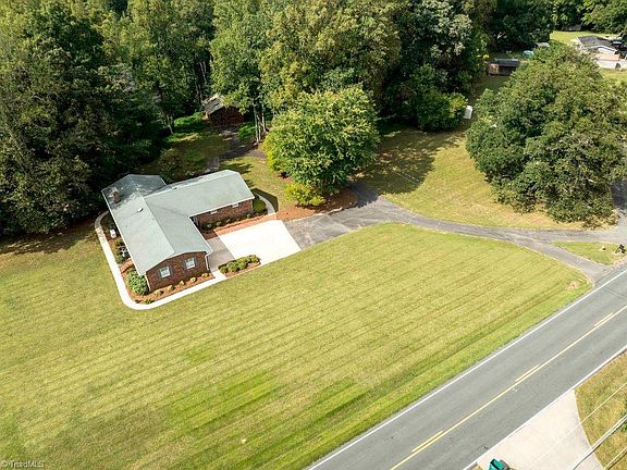 3rd image of 726 Walkertown Guthrie Rd