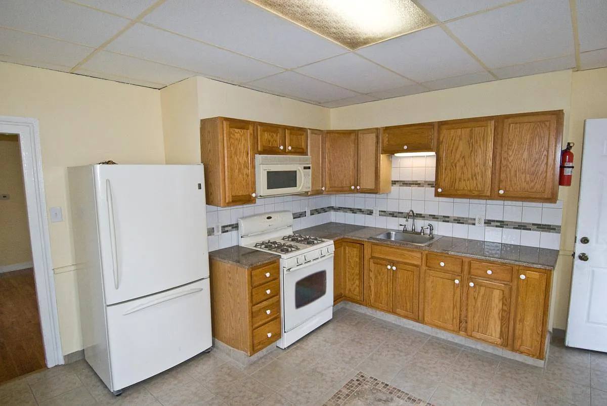 2 bed, 950 sqft, $1,650 — Photo 3