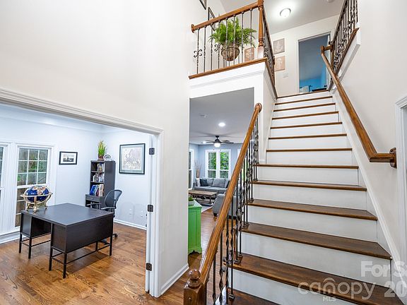 5th image of 5729 Woodridge Ct NW