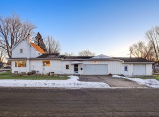 1804 15th St E, Glencoe, MN 55336