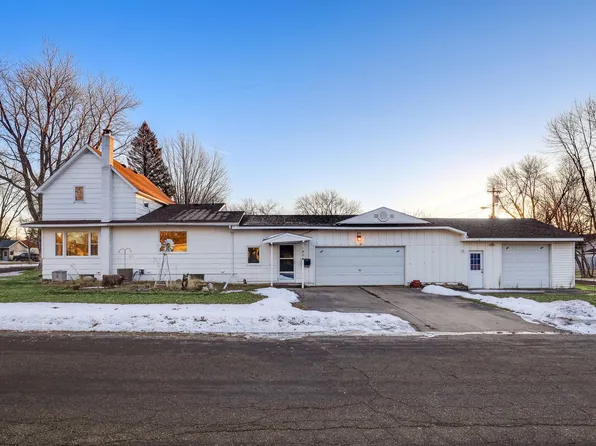1804 15th St E, Glencoe, MN 55336