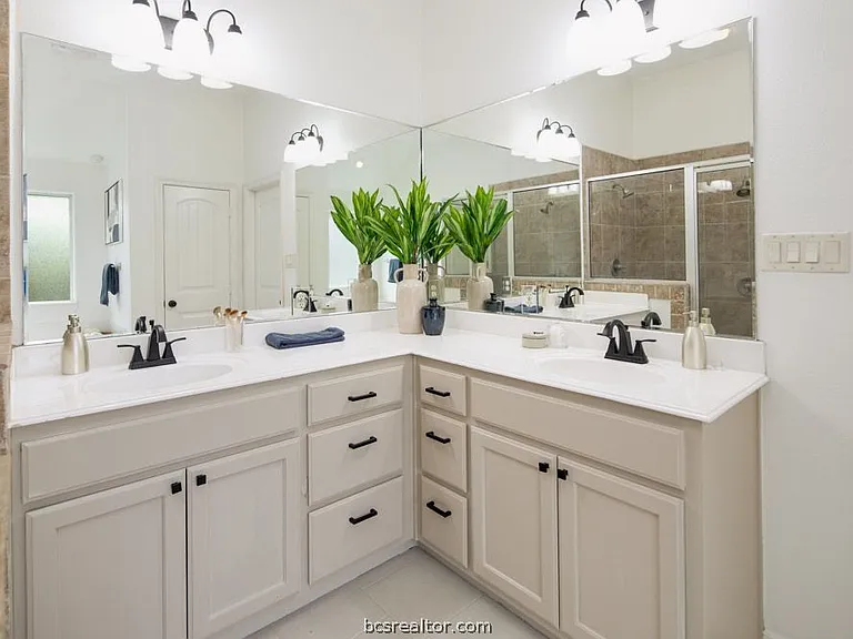 1203 Beacon Ct — Photo 11