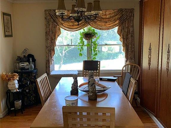 4th image of 70 Babcock Ln