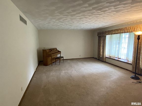 5th image of 163 Oakwood Pl