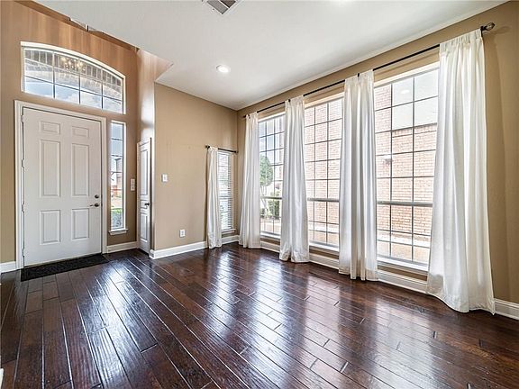 3rd image of 11109 Elizabeth Ave
