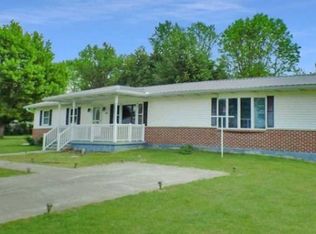 628 Day St, Elnora, IN 47529