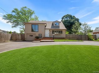 4 Sibley Place, Huntington Station, NY 11746