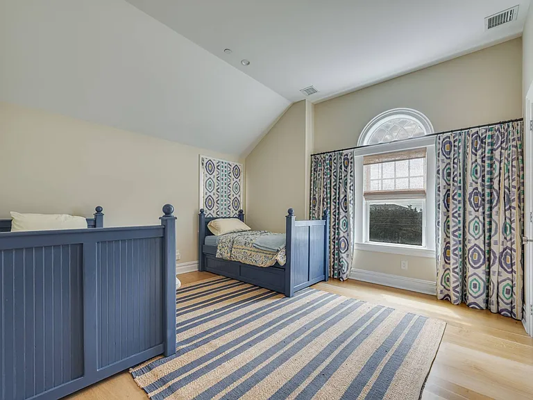 45 Dune Rd — Photo 25