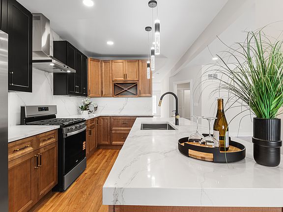 4th image of 4256 N Monitor Ave