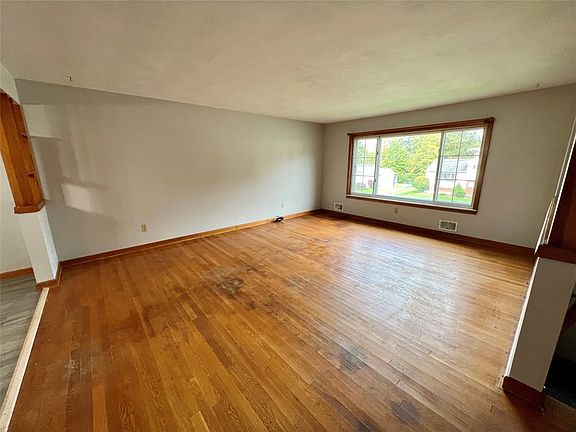 4th image of 820 Lehigh Ave