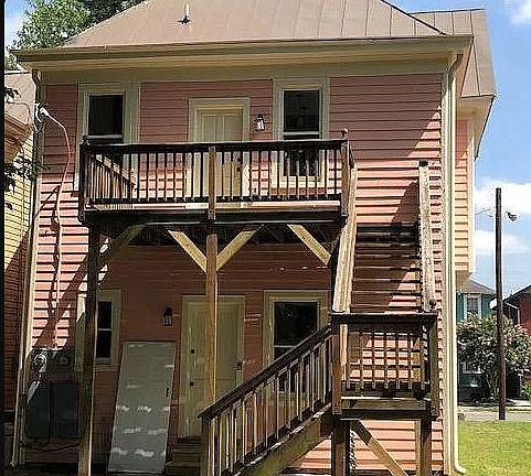 2nd image of 1311 Bainbridge St #B