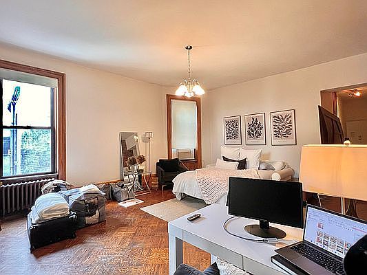 4th image of 27 W 75th St APT 2C