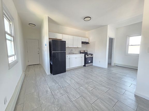 3rd image of 317-319 Christine St #2B