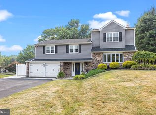 95 Johanna Dr, Holland, PA 18966