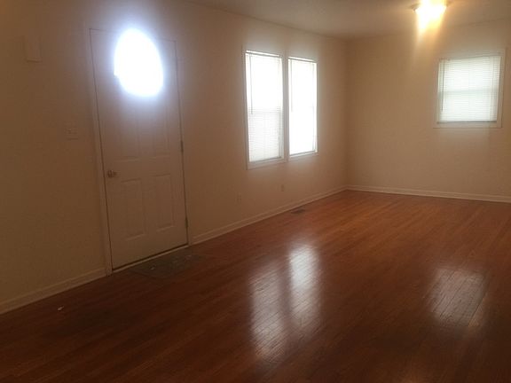 3rd image of 423 S Center Ave