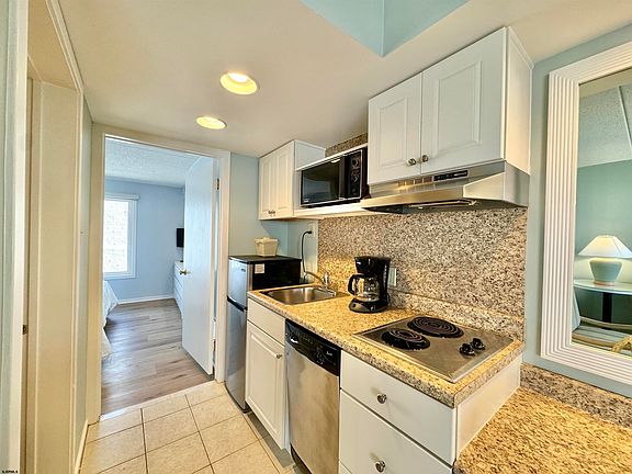5th image of 801 E 10th St #361