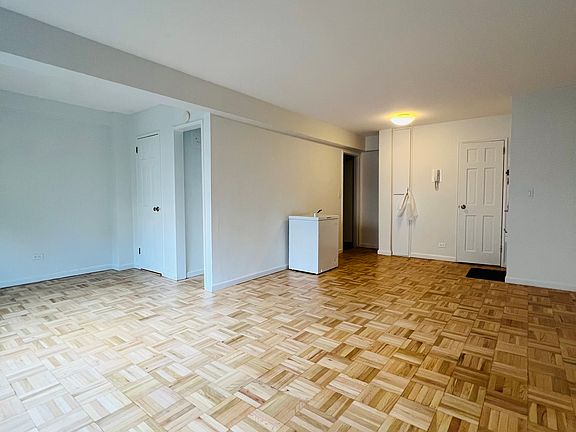 3rd image of 335 E 51st St APT 5G