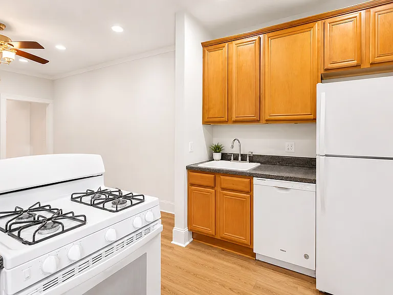 446 W Arlington Pl #1 — Photo 9