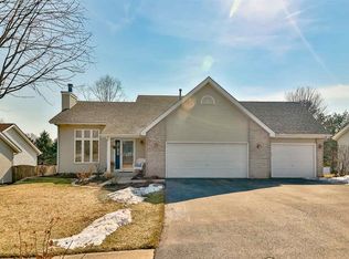 5859 Denbury Ln, Loves Park, IL 61111