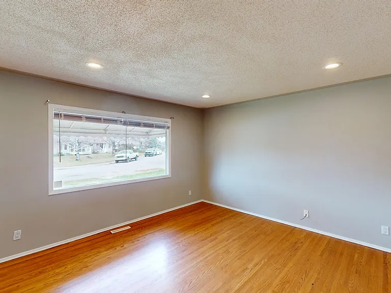 2528 Southwood Dr SE — Photo 5