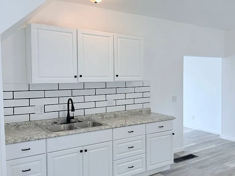 1003 Wayne Ave — Photo 2