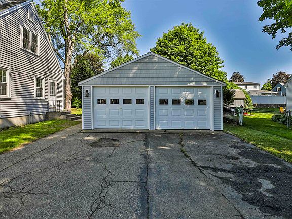 3rd image of 7 Holly Drive