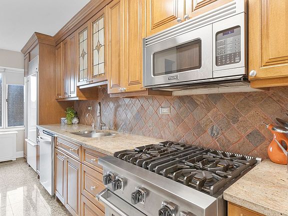 5th image of 20 W 64th St #14OP