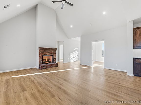 5th image of 3641 W Forest St