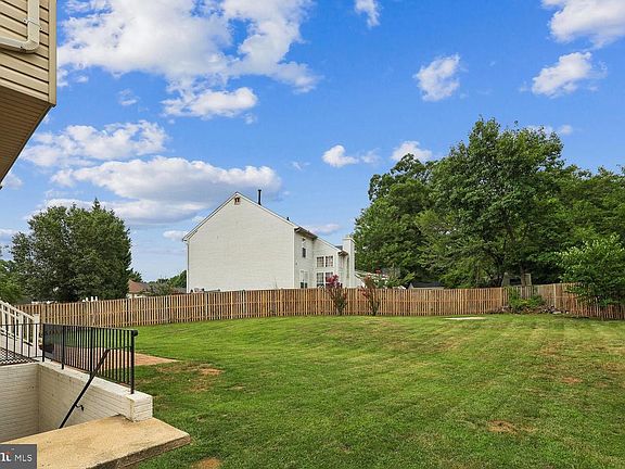 3rd image of 6912 Scarlet Oaks Dr