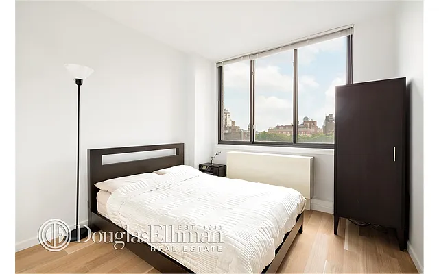 Sold by Douglas Elliman | media 18