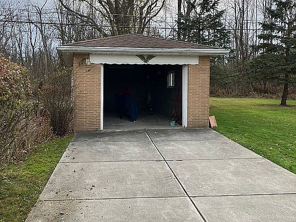 4th image of 286 Elmsford Dr