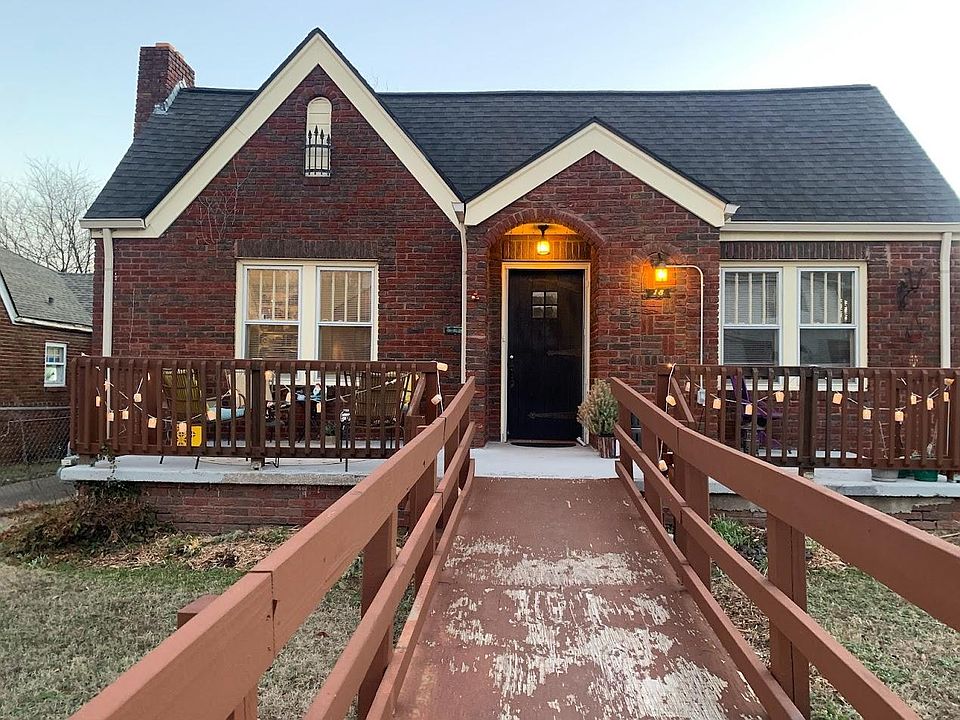 1st image of 18 E Woodrow Pl