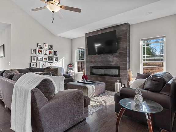 3rd image of 5572 Friendship Glen Dr