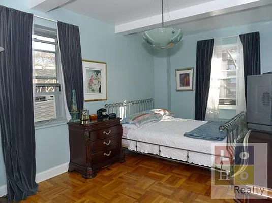 Sold by LoHo Realty | media 2