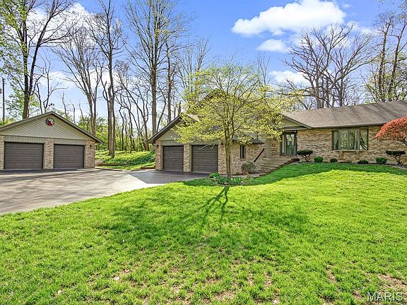 2nd image of 158 Dianne Dr