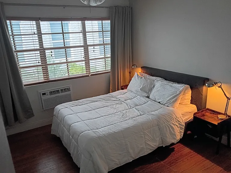 1616 Michigan Ave #4 — Photo 8